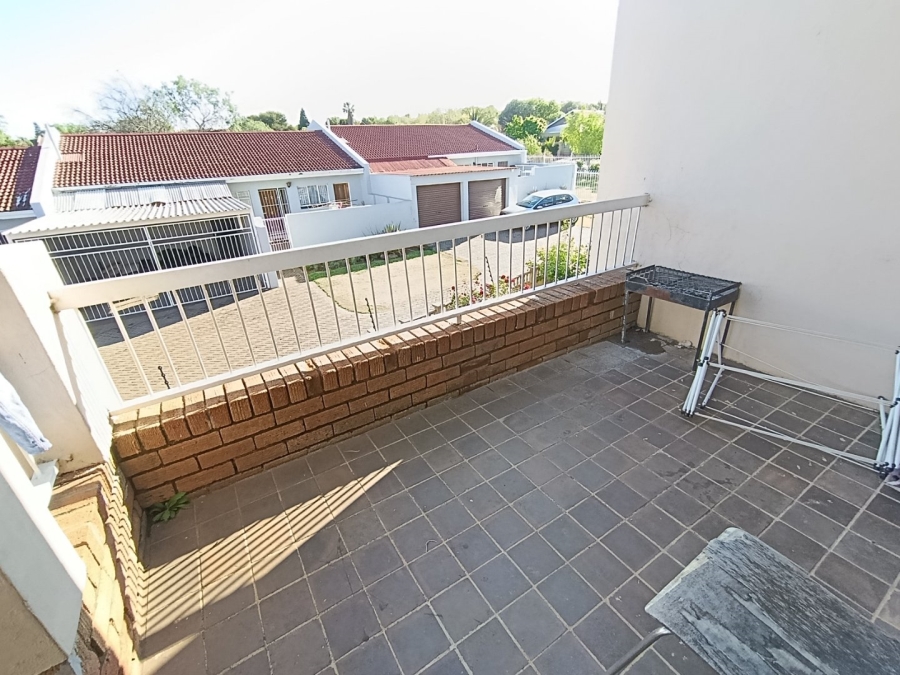 2 Bedroom Property for Sale in Langenhovenpark Free State